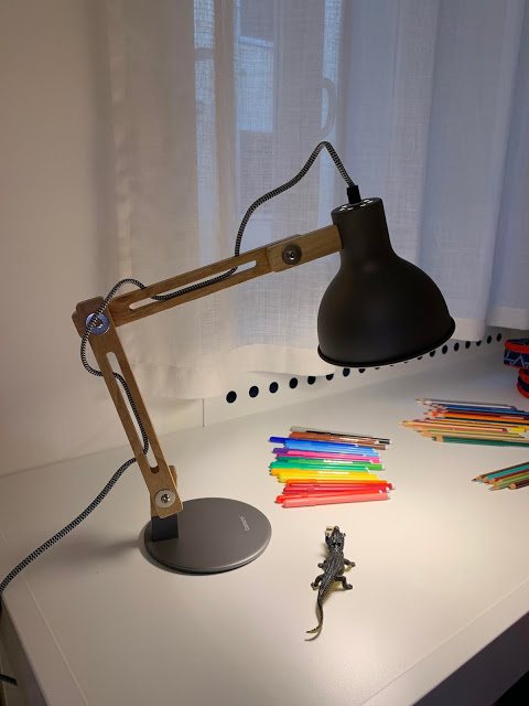 lampada da scrivania legno e metallo